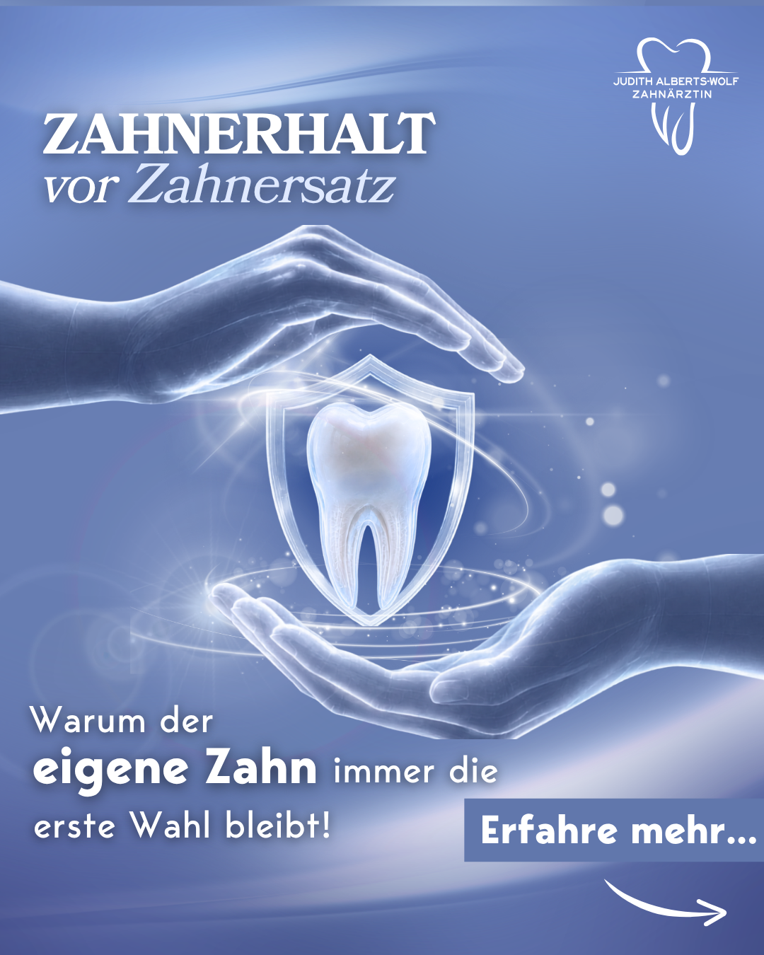 Das Bild zeigt eine grafische Darstellung eines Zahnes. Er wird von zwei schützenden Händen eingerahmt. Der Hintergrund ist blau. Symbolisch für: Zahnerhaltung vor Zahnersatz: Dein eigener Zahn hat Vorrang